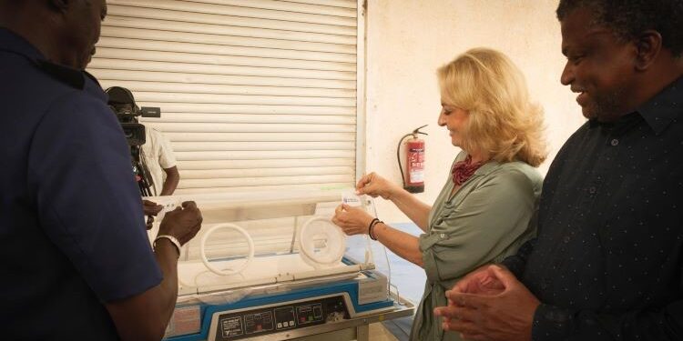 Canarias cede material sanitario para 14 centros hospitalarios de Gambia