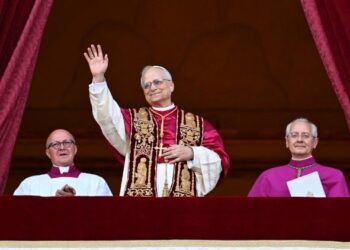 La Casa Real, Sánchez y Feijóo felicitan a León XIV, el primer Papa estadounidense de la historia