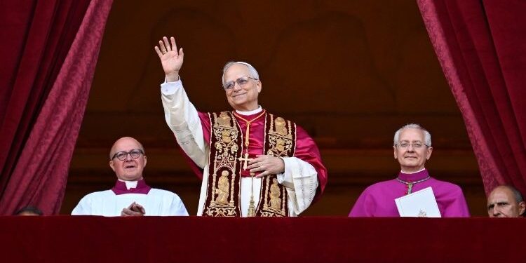 Royal House, Sánchez and Feijóo congratulate Leo XIV, the first American Pope in history