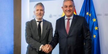 Grande-Marlaska defiende ante el comisario Síkela la presencia de Frontex en el Sahel