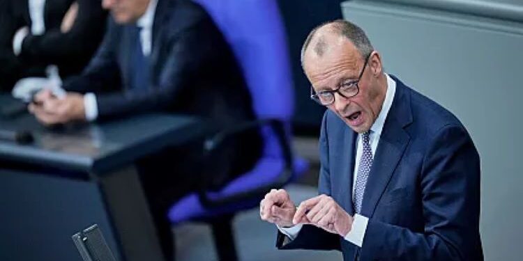 Sánchez felicita a Friedrich Merz tras su elección como canciller de Alemania