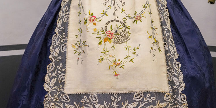 The Museo de la Seda de Valencia exhibits in the Real Fábrica de Tapices