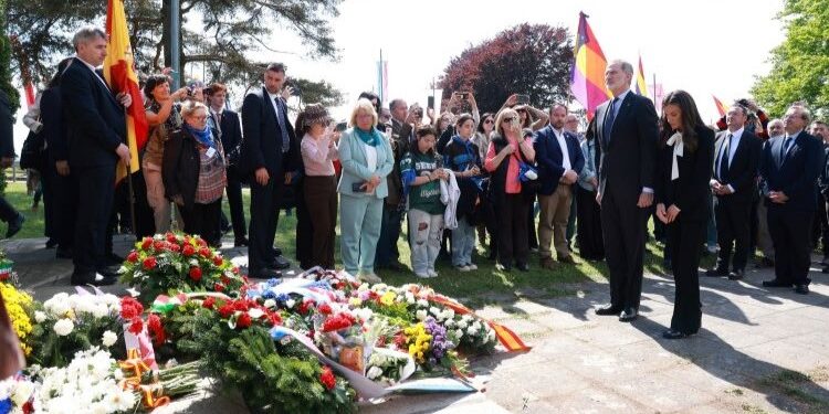 Felipe VI homenajea en Mauthausen a los “miles de españoles republicanos que lucharon por la libertad”