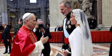 Los Reyes asisten a la Misa de inicio del Papado de León XIV y expresan su deseo de verlo “pronto en España”