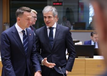 La falta de consenso obliga a España a dar marcha atrás en su propuesta sobre el catalán, euskera y gallego en la UE