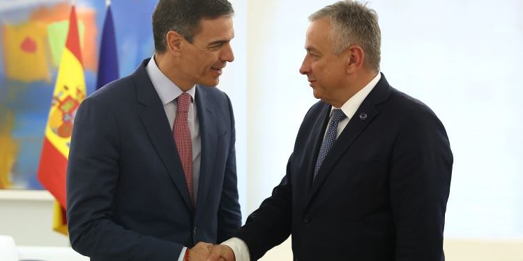 Sánchez discusses Brussels’ role in the Seville Conference on Financing for Development with Commissioner Síkela