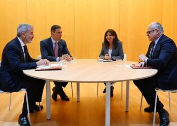 Sánchez aborda la política europea de vivienda con los alcaldes de Roma, París y Barcelona