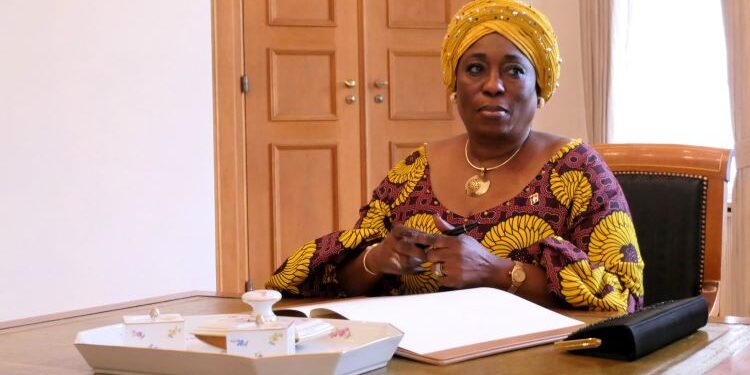 Angola’s new ambassador, Balbina Malheiros Dias da Silva, presents her credentials