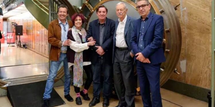 El Instituto Cervantes recibe el primer libro publicado de Vázquez Montalbán