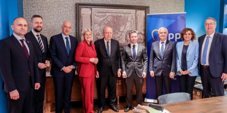 El PPE celebró una reunión estratégica sobre defensa en la antesala del Consejo de Ministros