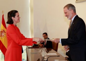 El Rey entrega despachos a la nueva promoción diplomática en plena crisis del “orden mundial basado en normas”