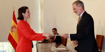 El Rey entrega despachos a la nueva promoción diplomática en plena crisis del “orden mundial basado en normas”