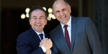 Albares and his Greek counterpart call for migration policy to be a “priority” for the EU