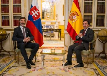 Albares reiterates Spain’s “firm commitment” to NATO’s eastern flank to his Slovakian counterpart
