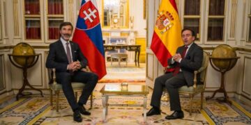 Albares reiterates Spain’s “firm commitment” to NATO’s eastern flank to his Slovakian counterpart