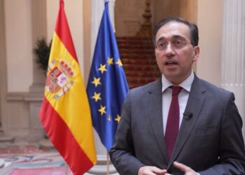 Albares announces evacuation of 240 Spaniards from Iran and Israel