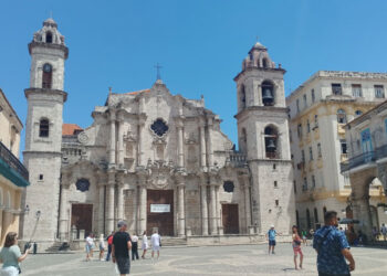 Why don’t we go sightseeing in Cuba and walk around Havana?