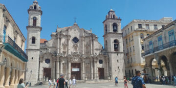 Why don’t we go sightseeing in Cuba and walk around Havana?