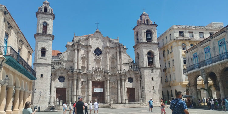 ¿Y por qué no nos vamos de turismo a Cuba y paseamos por La Habana?