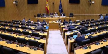 El Congreso pide la creación de “al menos” 90 plazas de diplomáticos en el exterior en un plazo máximo de dos años