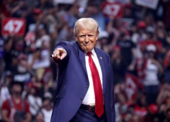 El espectáculo vs la gobernanza seria, y su relato inconexo