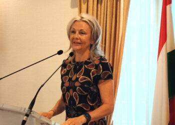 La embajadora de Hungría, Katalin Tóth, se despide de amigos y colegas