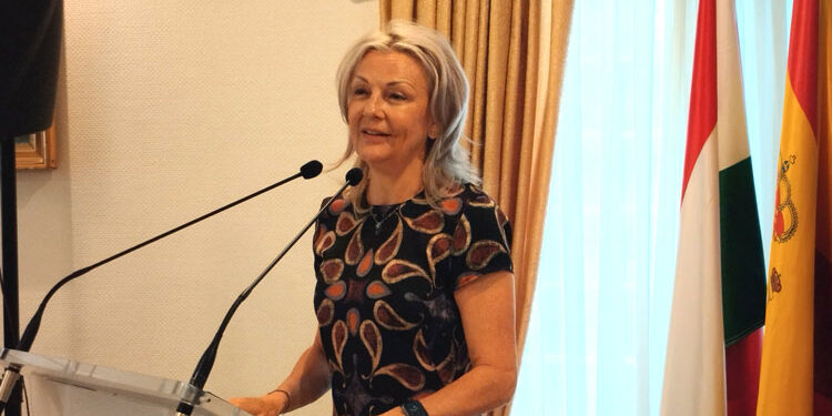 La embajadora de Hungría, Katalin Tóth, se despide de amigos y colegas