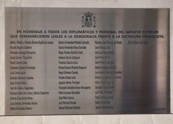 Albares pays tribute to the foreign service that remained loyal to democracy during the Franco regime