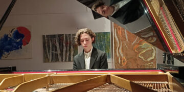 Polish musicians in the Garden of the Senses at the Quintanar Palace in Segovia