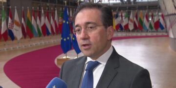 Albares pide la “suspensión inmediata del Acuerdo de Asociación con Israel” y “una Europa valiente que diga no a la guerra”