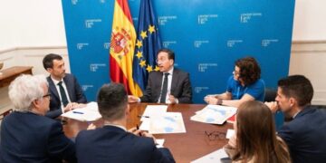 Albares anuncia la evacuación de 40 españoles de Teherán