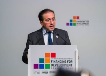 Albares insta a todos los países presentes en Sevilla a destinar el 0,7% a ayuda al desarrollo