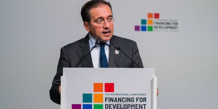 Albares insta a todos los países presentes en Sevilla a destinar el 0,7% a ayuda al desarrollo