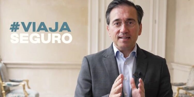 Albares lanza la campaña #ViajaSeguro para “disfrutar de unas vacaciones tranquilas en el extranjero”