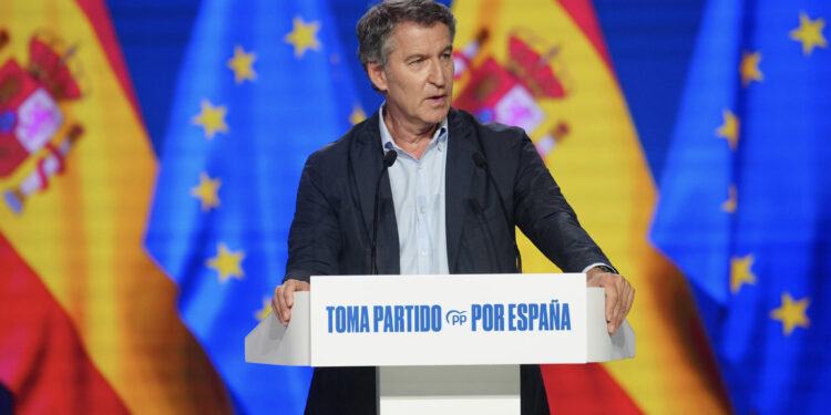 Feijóo clausura el 21º Congreso del PP prometiendo un “Gobierno en solitario” y un cambio de raíz para España