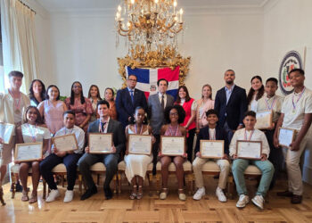 La Embajada dominicana entrega los Premios al Mérito Escolar 2025