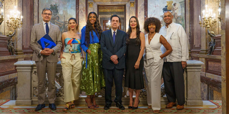 Éxito del panel sobre la integración de la comunidad dominicana en España