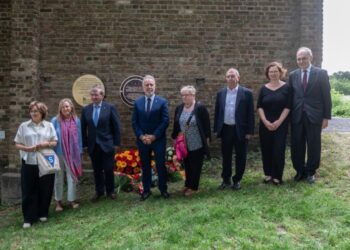 El Gobierno homenajea en Alemania a 120 mujeres españolas deportadas a Ravensbrück