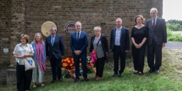 The Government pays tribute in Germany to 120 Spanish women deported to Ravensbrück