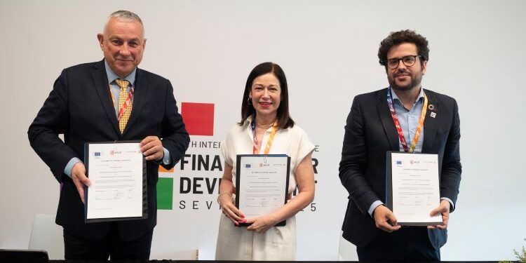 AECID, Comisión Europea y COFIDES lanzan en Sevilla un programa de energía limpia para África y América Latina