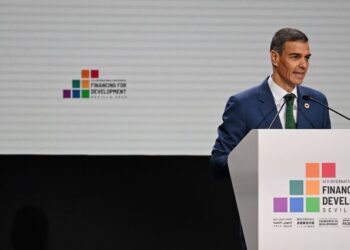 Sánchez clausura la Conferencia de Sevilla con una defensa de la cooperación frente “al egoísmo”  de los que “quieren apagarla”