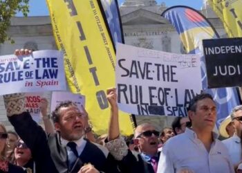 Judges and prosecutors take their rejection of judicial reforms in Spain to the European Parliament