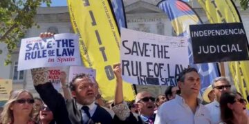 Judges and prosecutors take their rejection of judicial reforms in Spain to the European Parliament