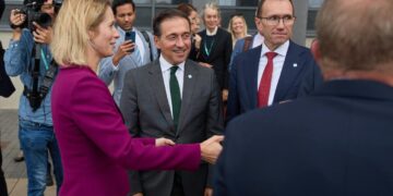 Albares urge en Copenhague a un plan inmediato para detener la guerra en Gaza