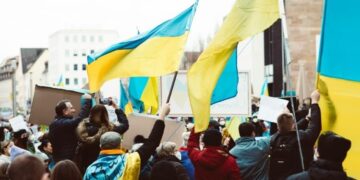 Casi 330.000 ucranianos tienen residencia legal en España, un 240% más que antes de la invasión rusa