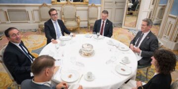 Albares y Cuerpo recuerdan a Bessent que la relación comercial EEUU-UE representa “el 30% del comercio global”