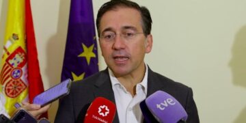 Albares asegura que, “en estos momentos”, España no se plantea romper relaciones con Israel