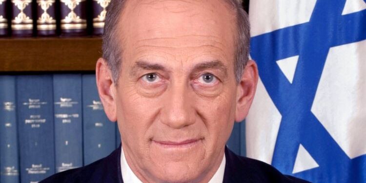 El exprimer ministro israelí Ehud Olmert, defensor de los dos Estados y contrario a la guerra en Gaza, interviene esta semana en el VII Foro La Toja