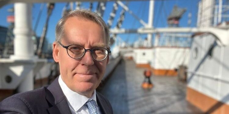 El nuevo embajador de Finlandia, Jari Luoto, presenta las Copias de Estilo