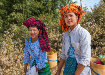 ‘Tejiendo historias’ de Ángela Echánove, una muestra de trajes asiáticos